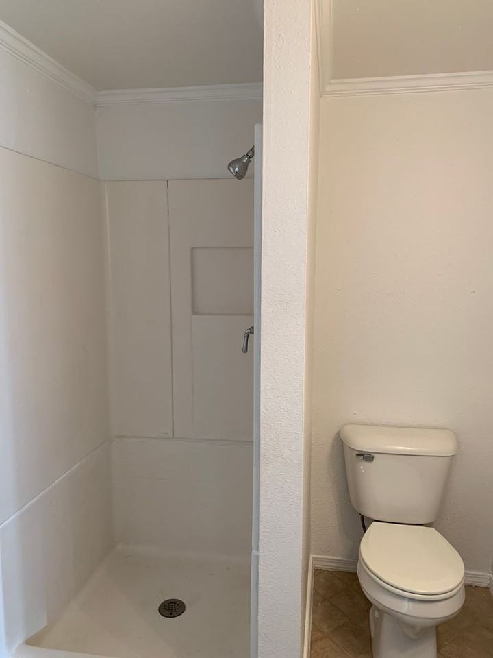 2319 1/2 Axtell St - Photo 5 of 12