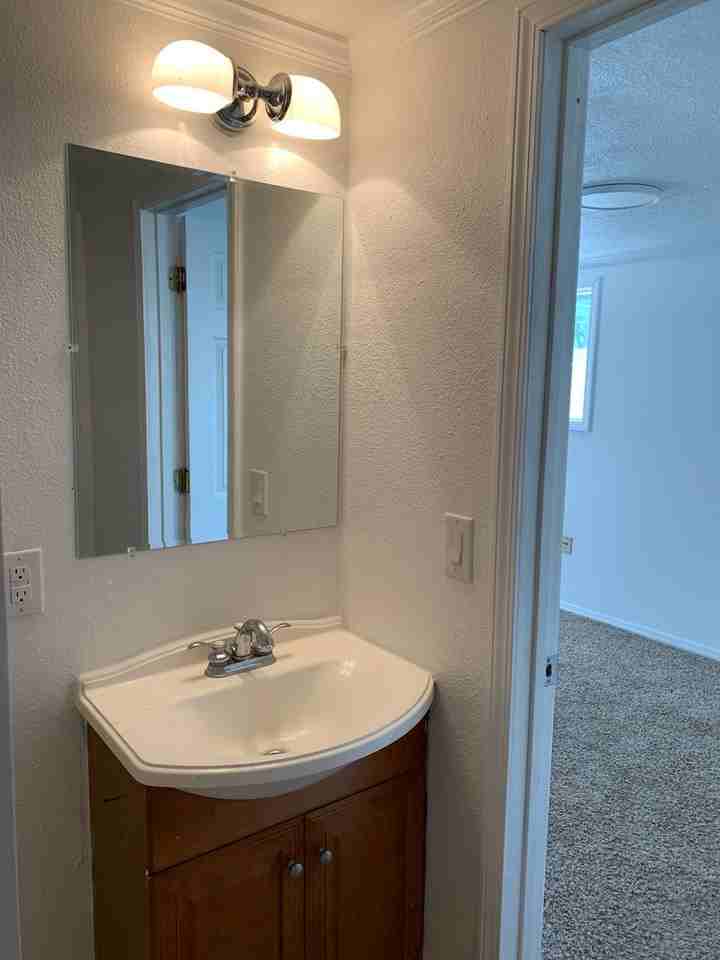 2319 1/2 Axtell St - Photo 6 of 12