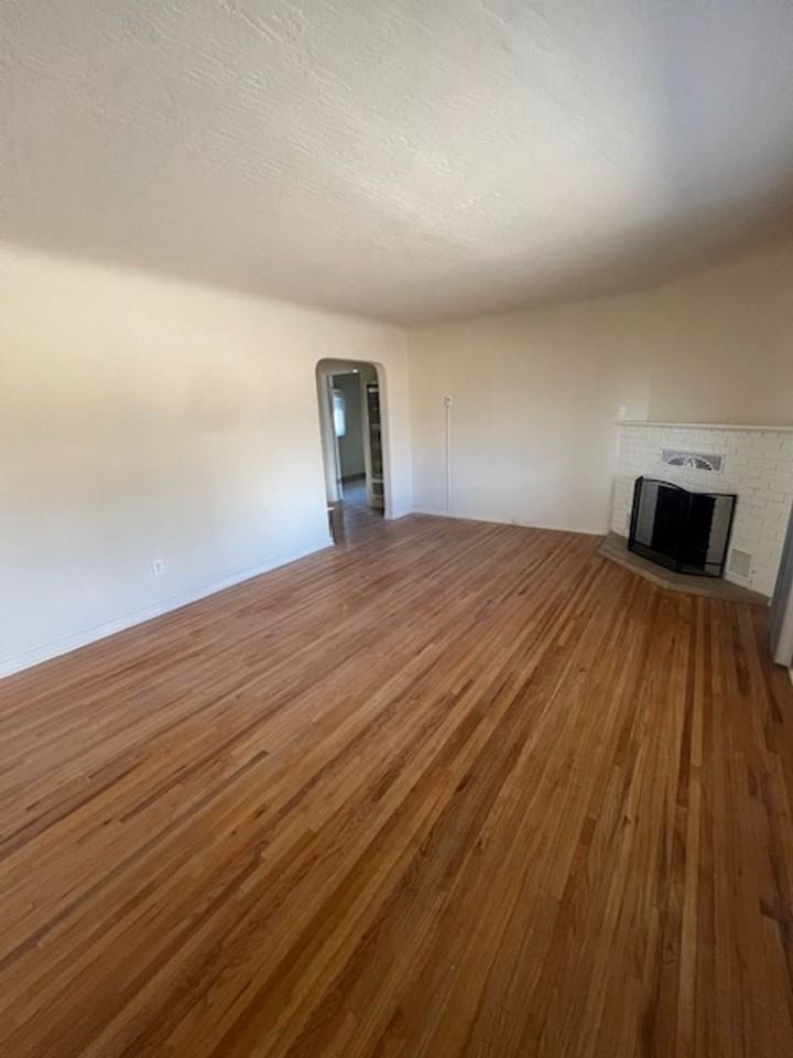 1411 Manzano St Ne - Photo 2 of 12