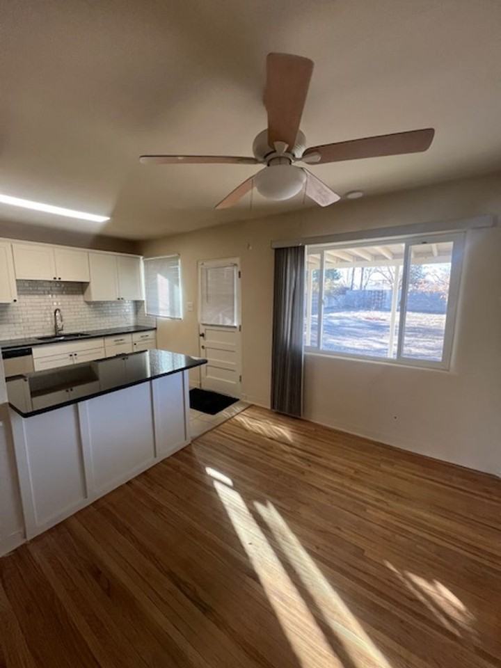 1411 Manzano St Ne - Photo 3 of 12