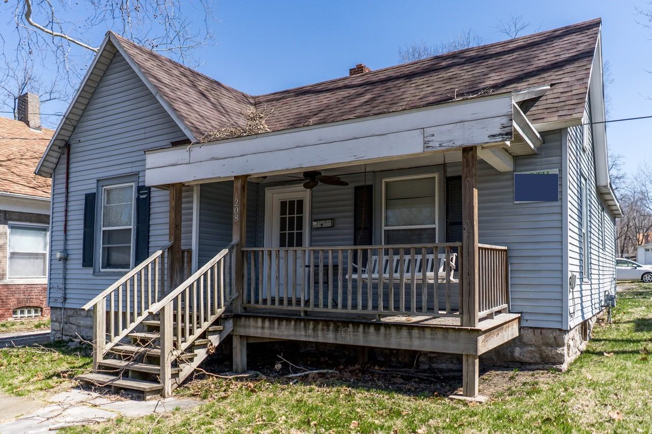208 N College Ave - Photo 4 of 27