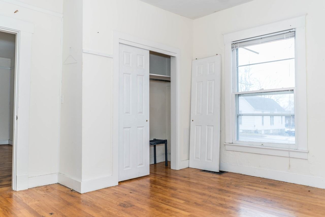 208 N College Ave - Photo 7 of 27