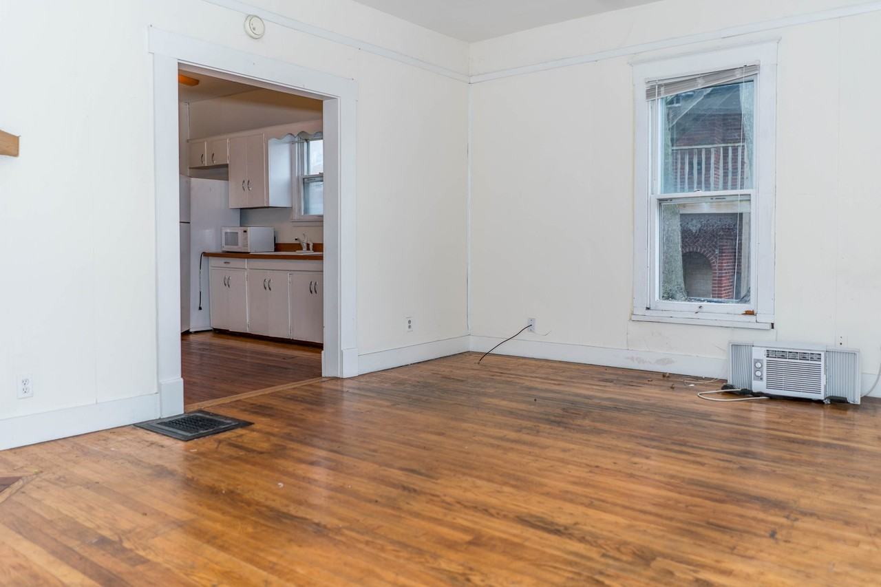208 N College Ave - Photo 6 of 27
