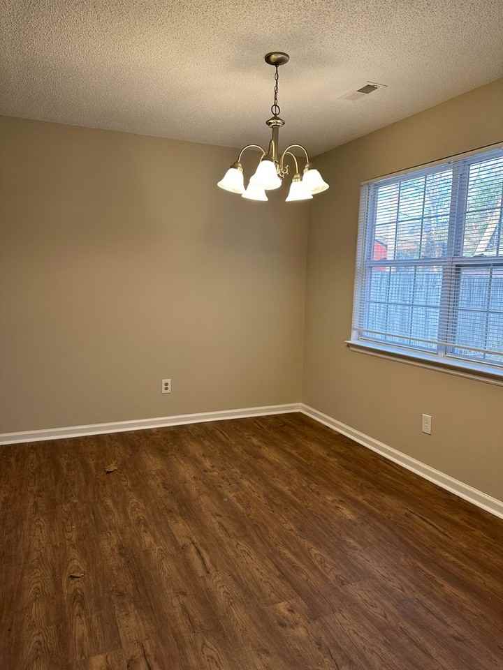 128 Colony Cir - Photo 3 of 12