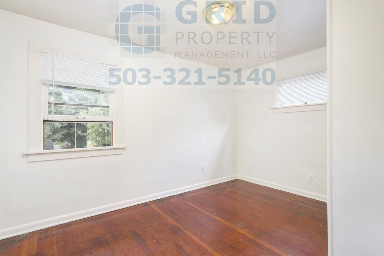 9037 Ne Humboldt St - Photo 6 of 21