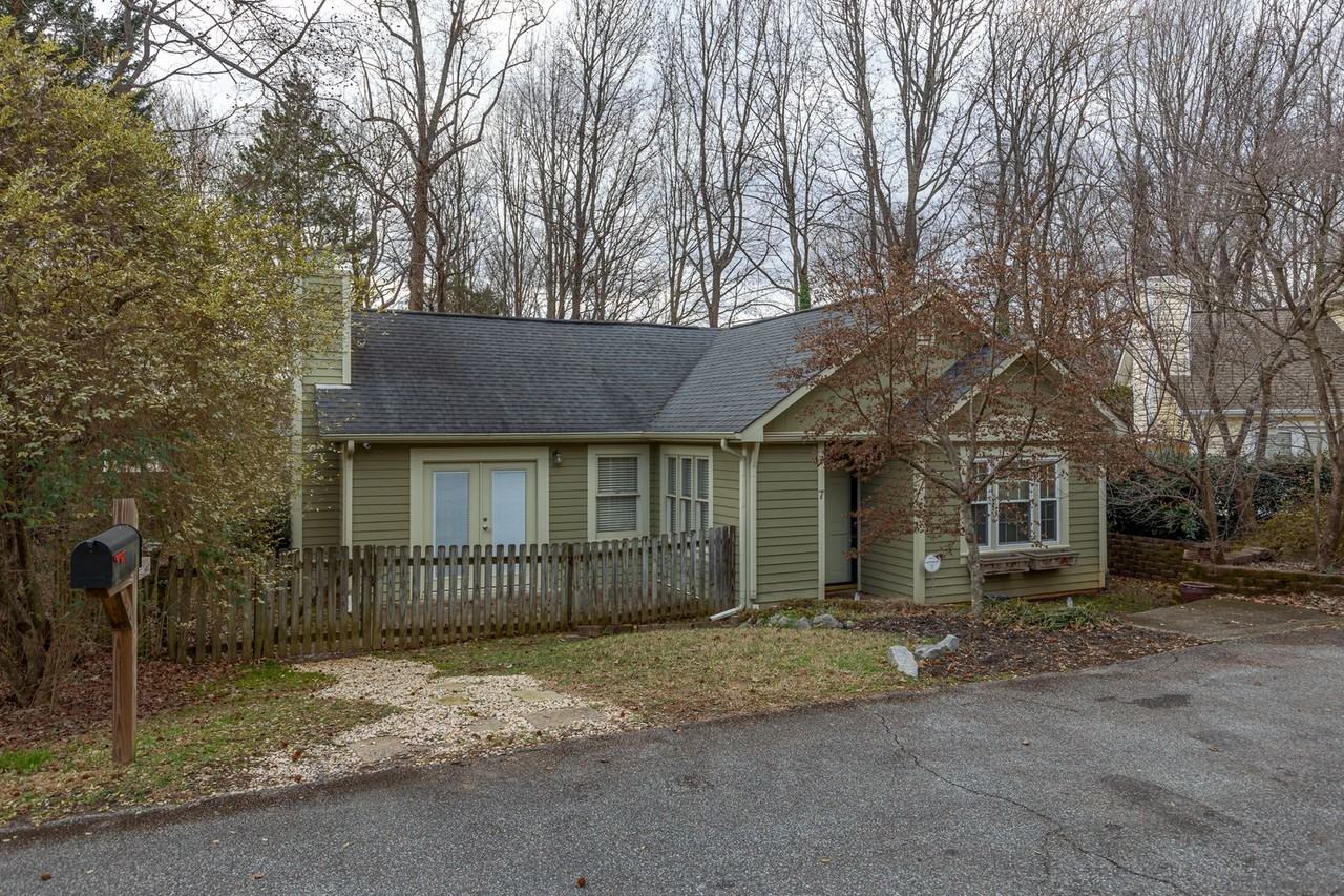 610 Pisgah Church Rd - Photo 4 of 30