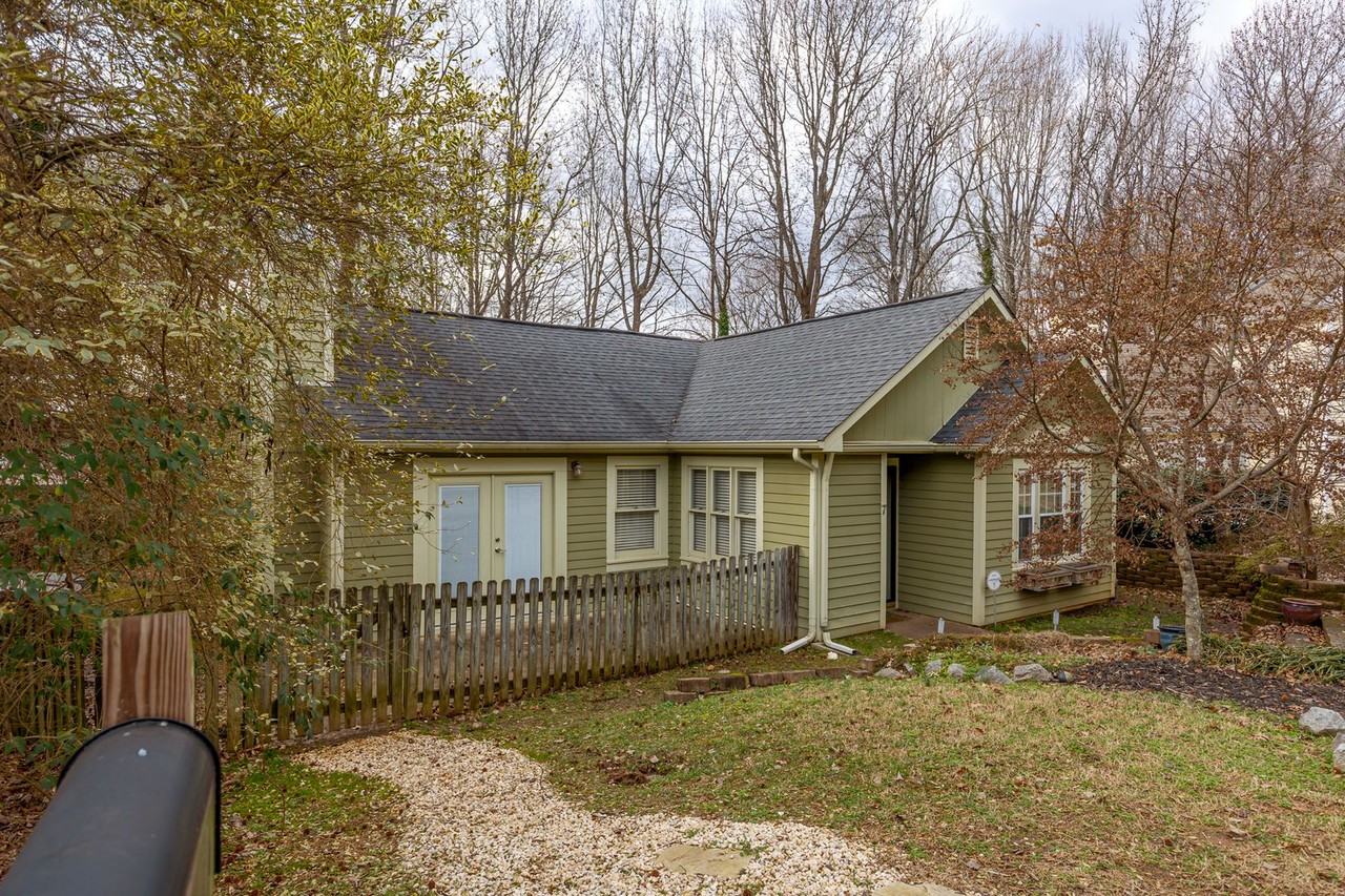 610 Pisgah Church Rd - Photo 6 of 30