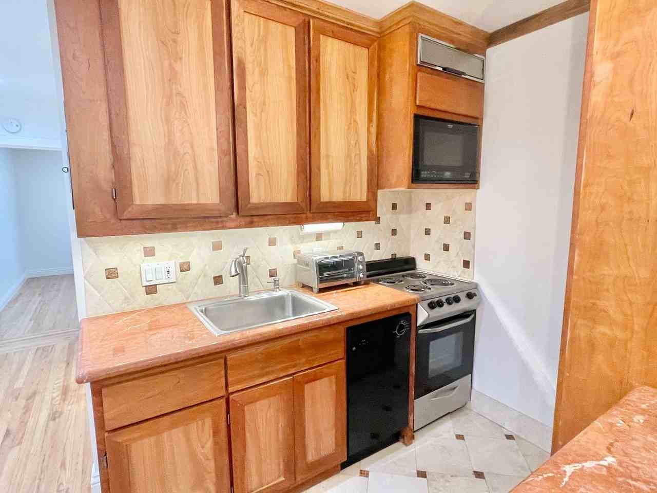 1260 Clay St #206 - Photo 5 of 20
