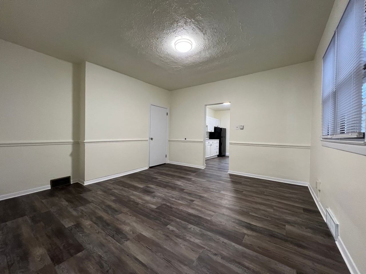 206 Amanda Ave - Photo 5 of 25