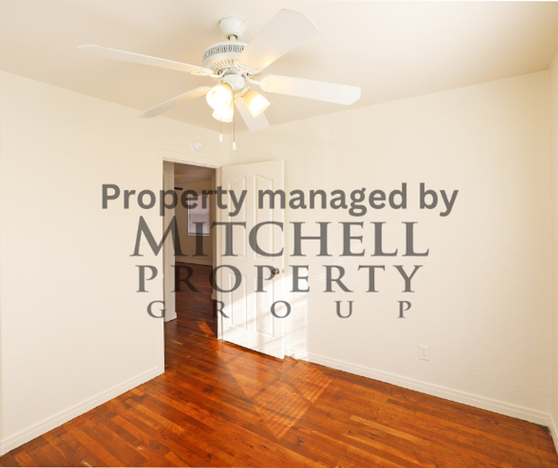 4646 Bowie St - Photo 5 of 7