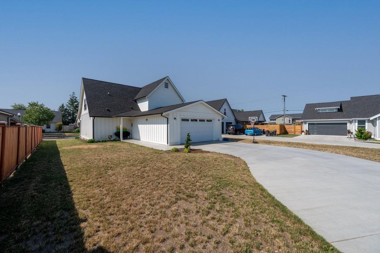 1713 Aaron Dr - Photo 2 of 18