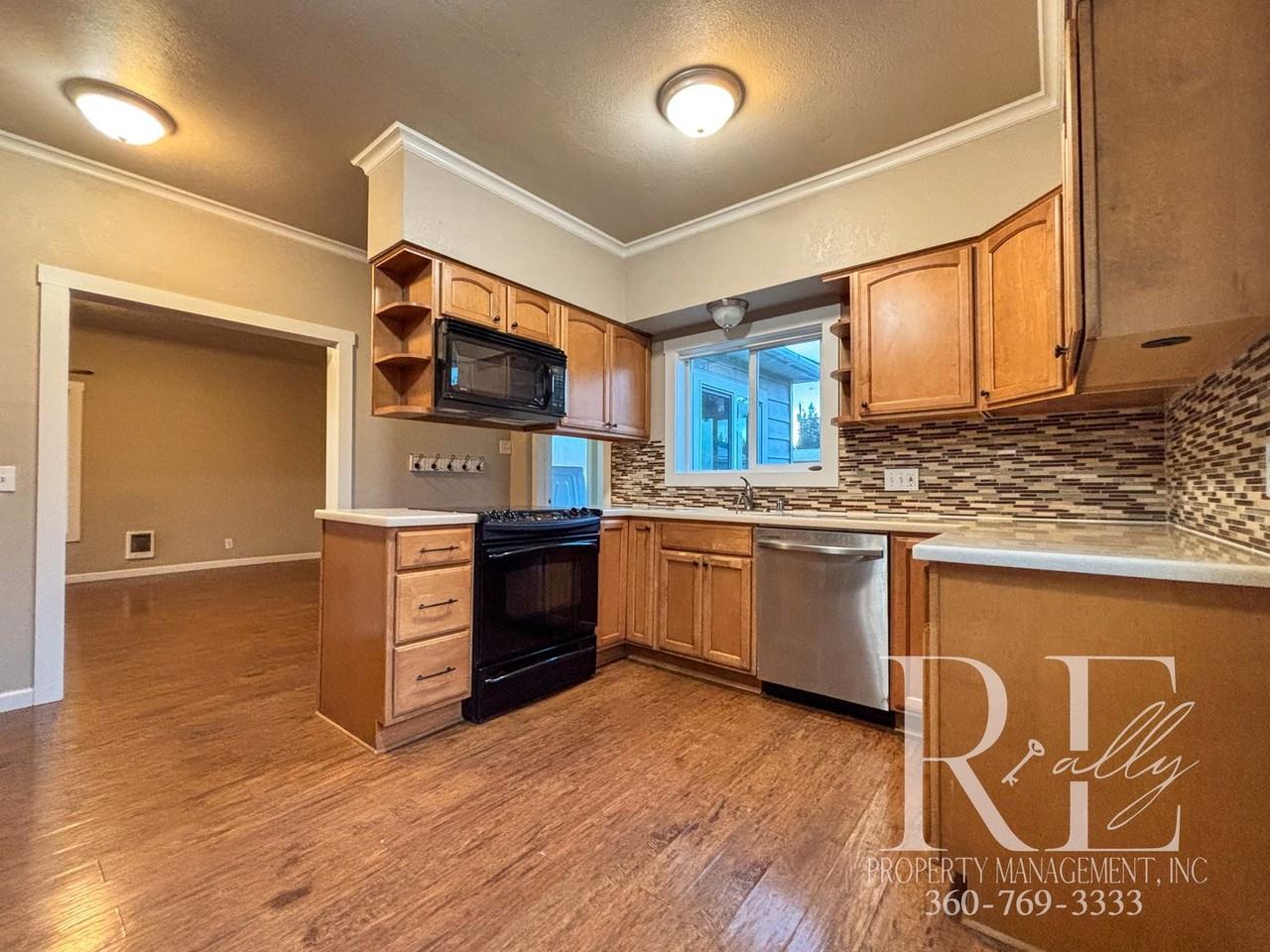 3015 Perry Ave - Photo 3 of 23