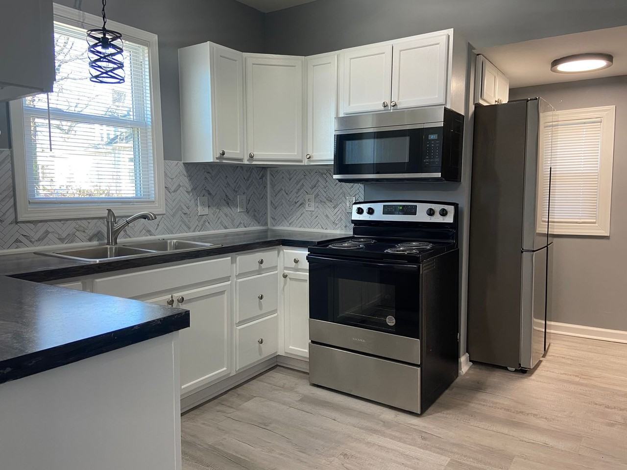 205 Guilford Ave - Photo 6 of 14
