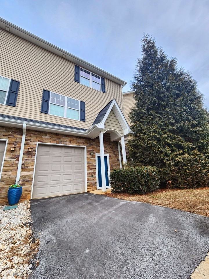 19 Terrace Ct - Photo 2 of 29