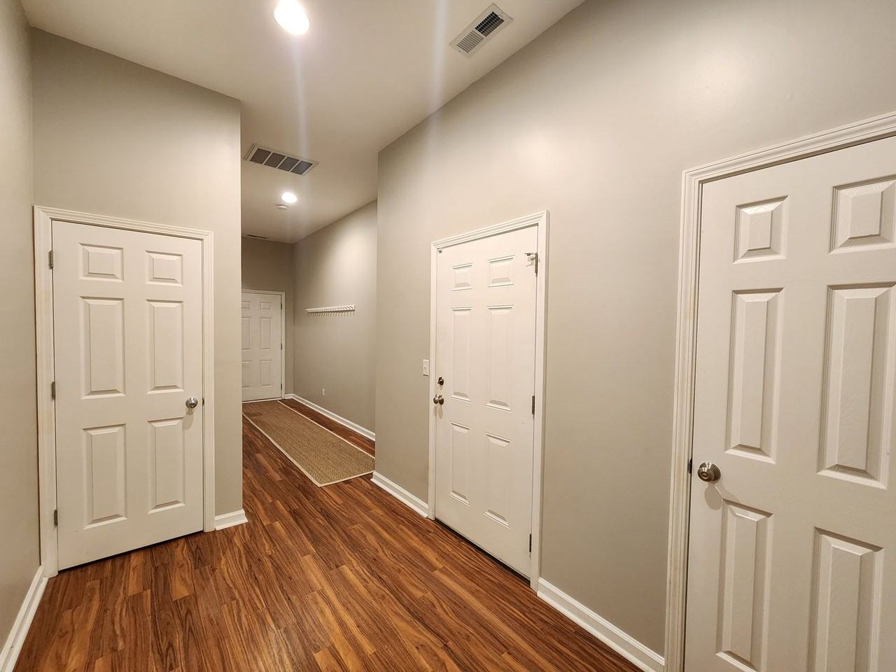 19 Terrace Ct - Photo 3 of 29