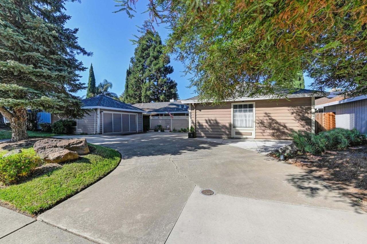 821 Florin Rd - Photo 2 of 25