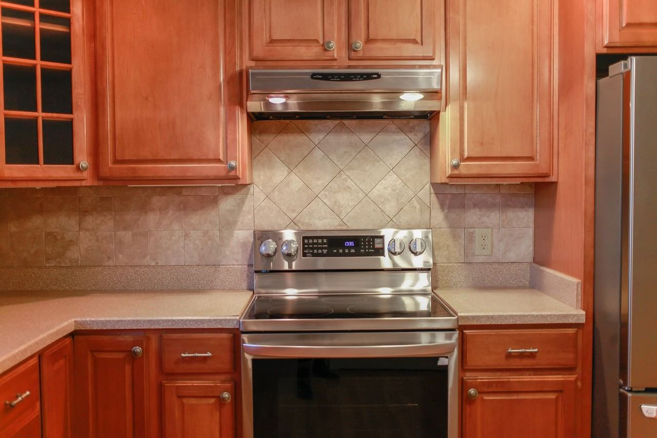 149 S Parliament Dr - Photo 6 of 27