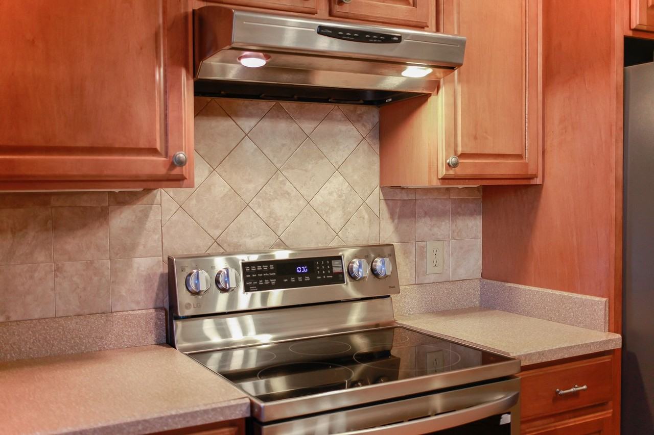 149 S Parliament Dr - Photo 7 of 27