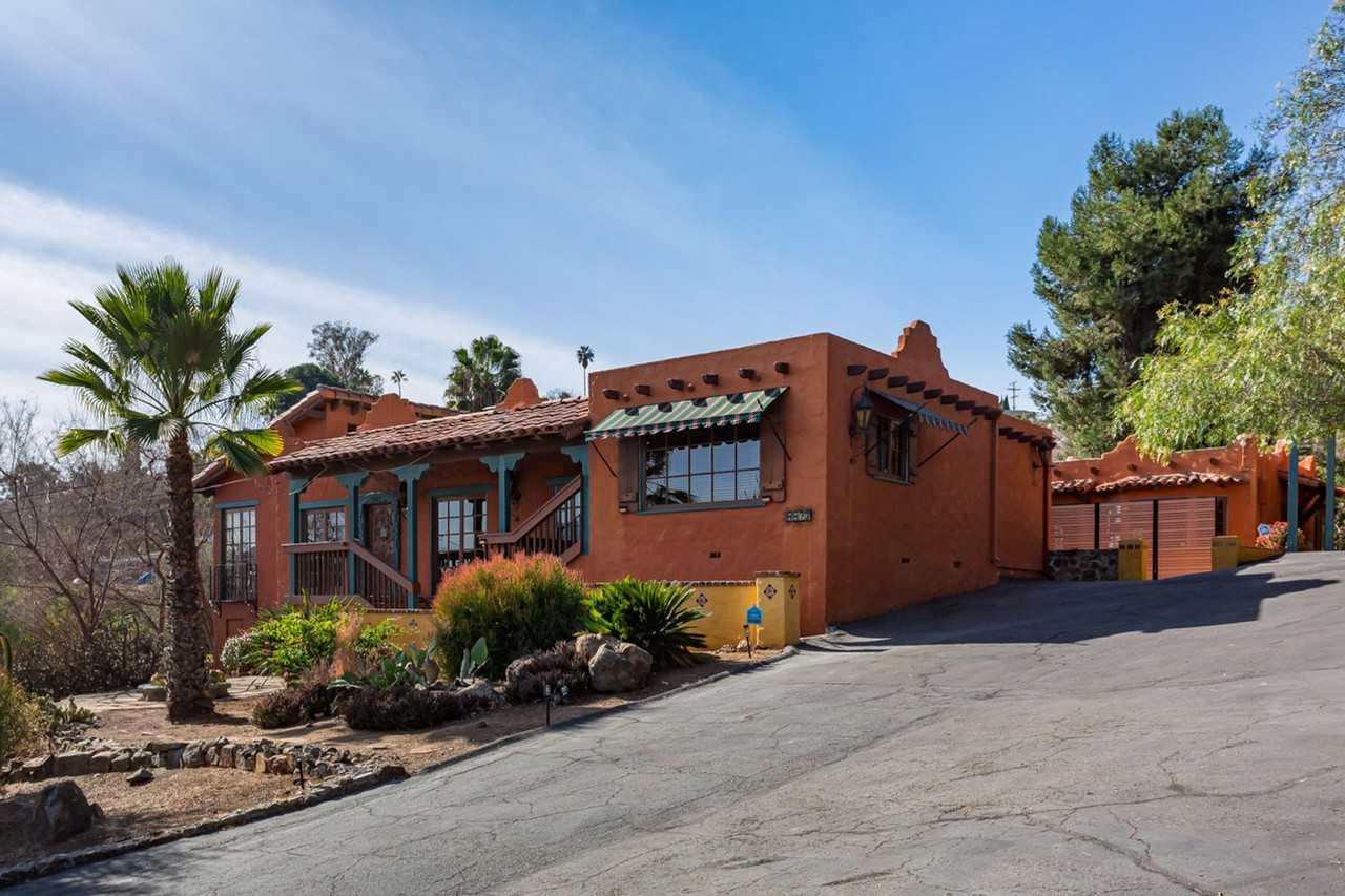 8873 Golf Dr - Photo 4 of 43