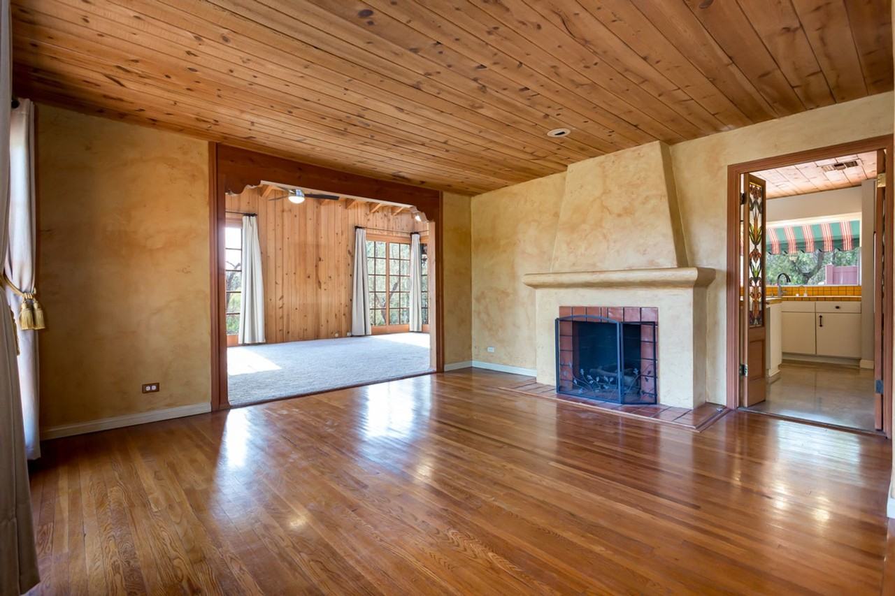 8873 Golf Dr - Photo 6 of 43