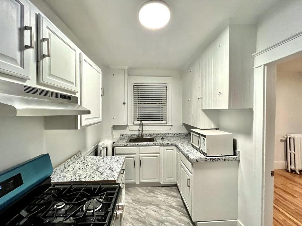 237 High St Apt 9 - Photo 2 of 9