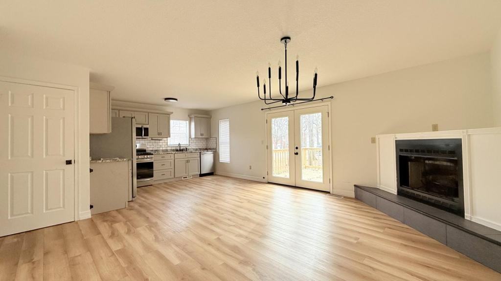 103 E Briarbrook Ln - Photo 2 of 14