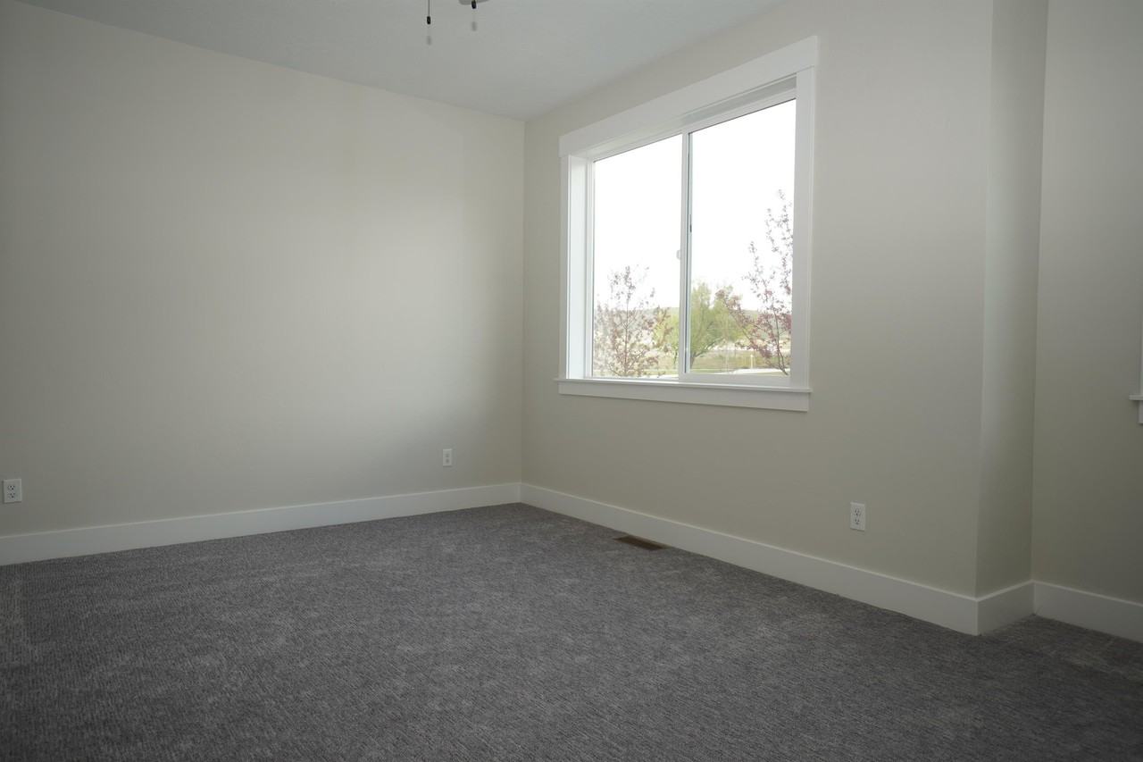 5630 W Glass Ln - Photo 2 of 32