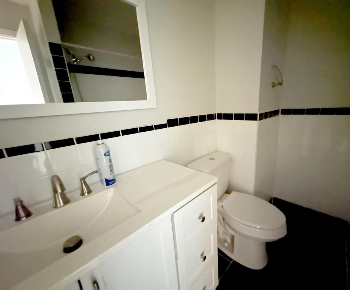 1710 Federal St 1st Fl - Photo 2 of 28