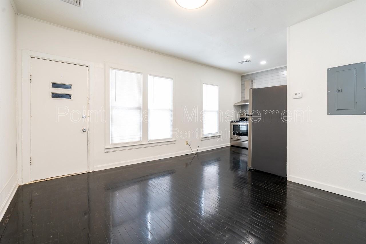 1827 W Walker St #2 - Photo 3 of 20