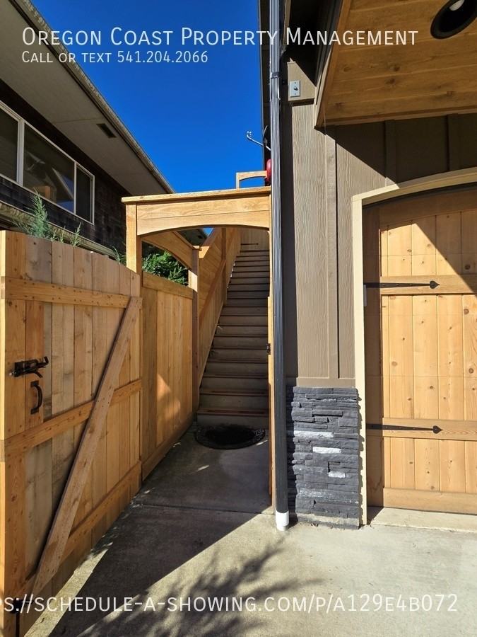 350 Nw Alder St - Photo 3 of 50