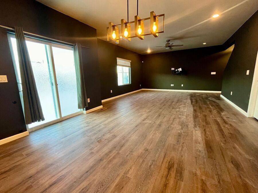 2133 Villageview Ln - Photo 2 of 18