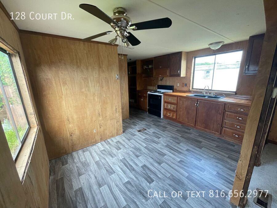 128 Court Dr - Photo 3 of 7