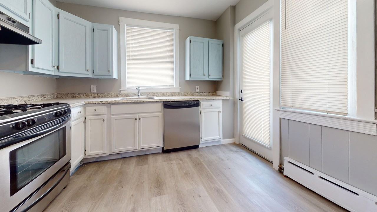 705 Edgemore Rd - Photo 4 of 26