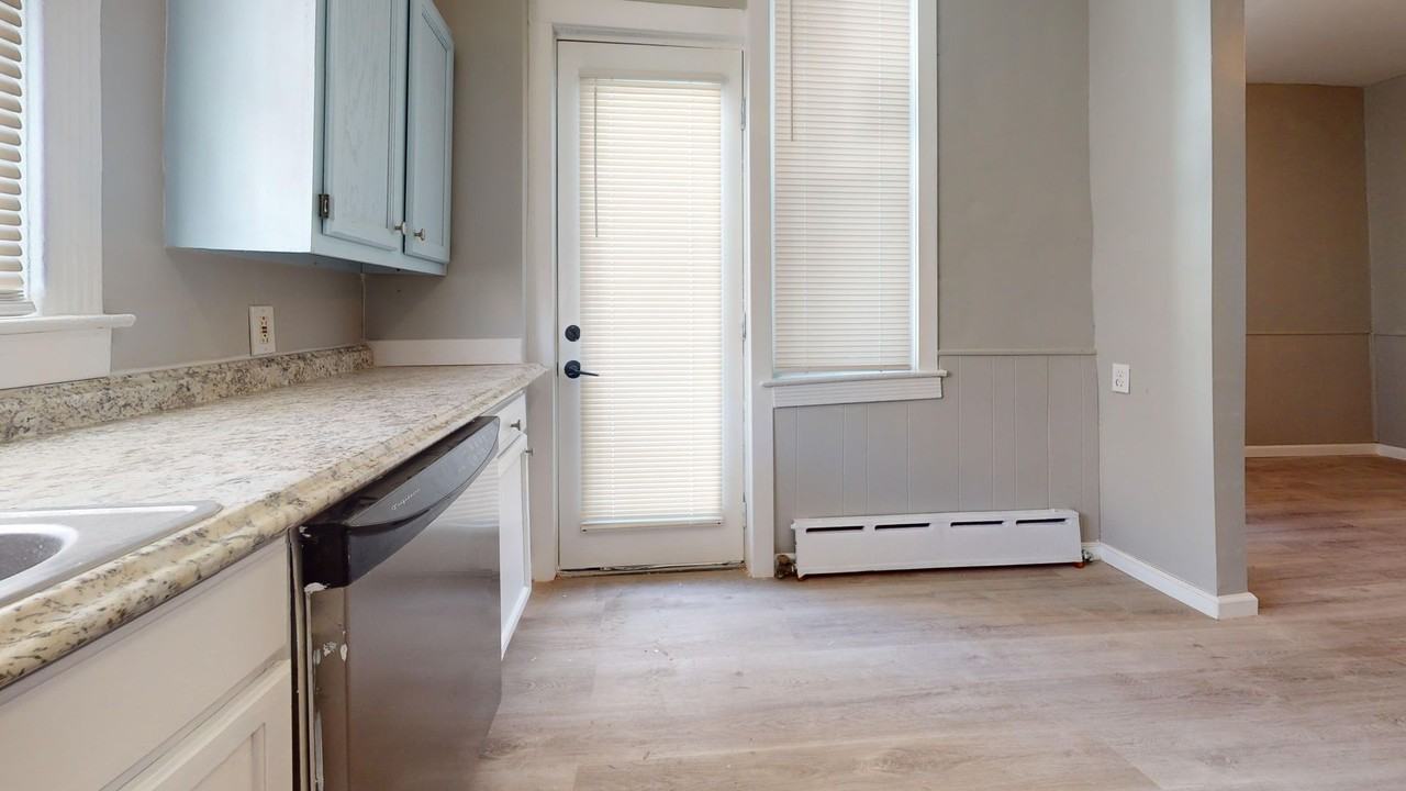 705 Edgemore Rd - Photo 5 of 26
