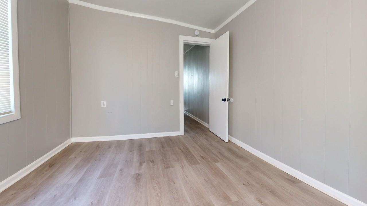 705 Edgemore Rd - Photo 7 of 26