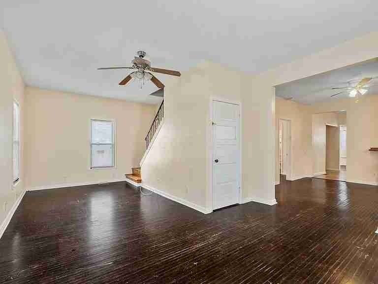 337 Sycamore St - Photo 2 of 11