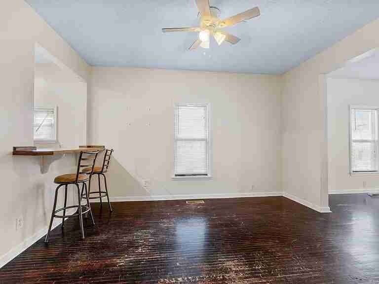 337 Sycamore St - Photo 3 of 11