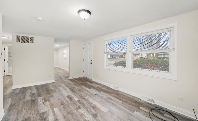 16551 Plymouth Dr - Photo 2 of 18