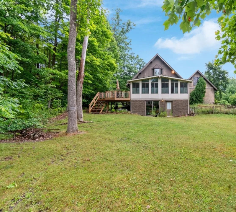 1293 Laurel Dr - Photo 2 of 20