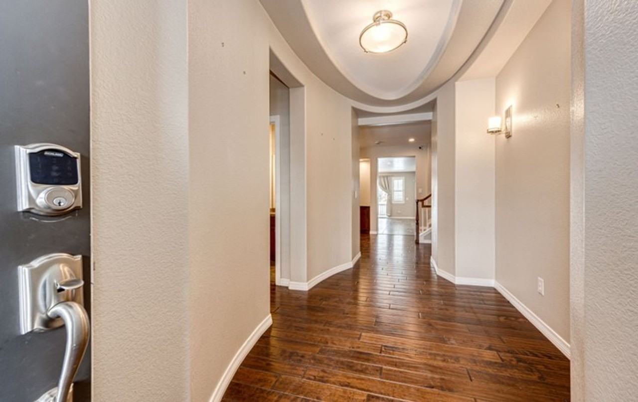 10914 Valleybrook Cir - Photo 5 of 44