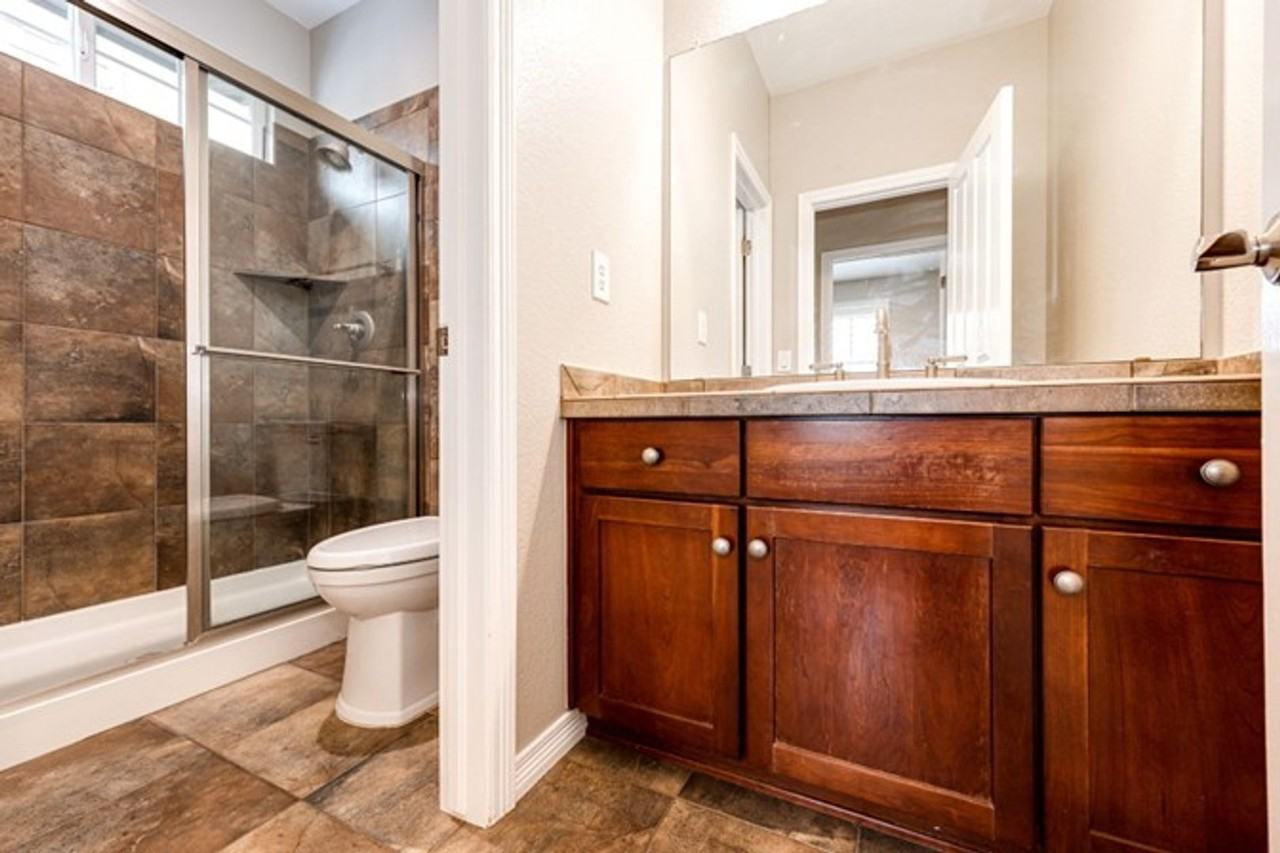 10914 Valleybrook Cir - Photo 7 of 44