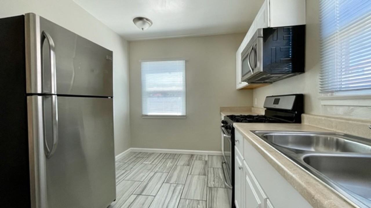 515A E Cook St - Photo 7 of 14