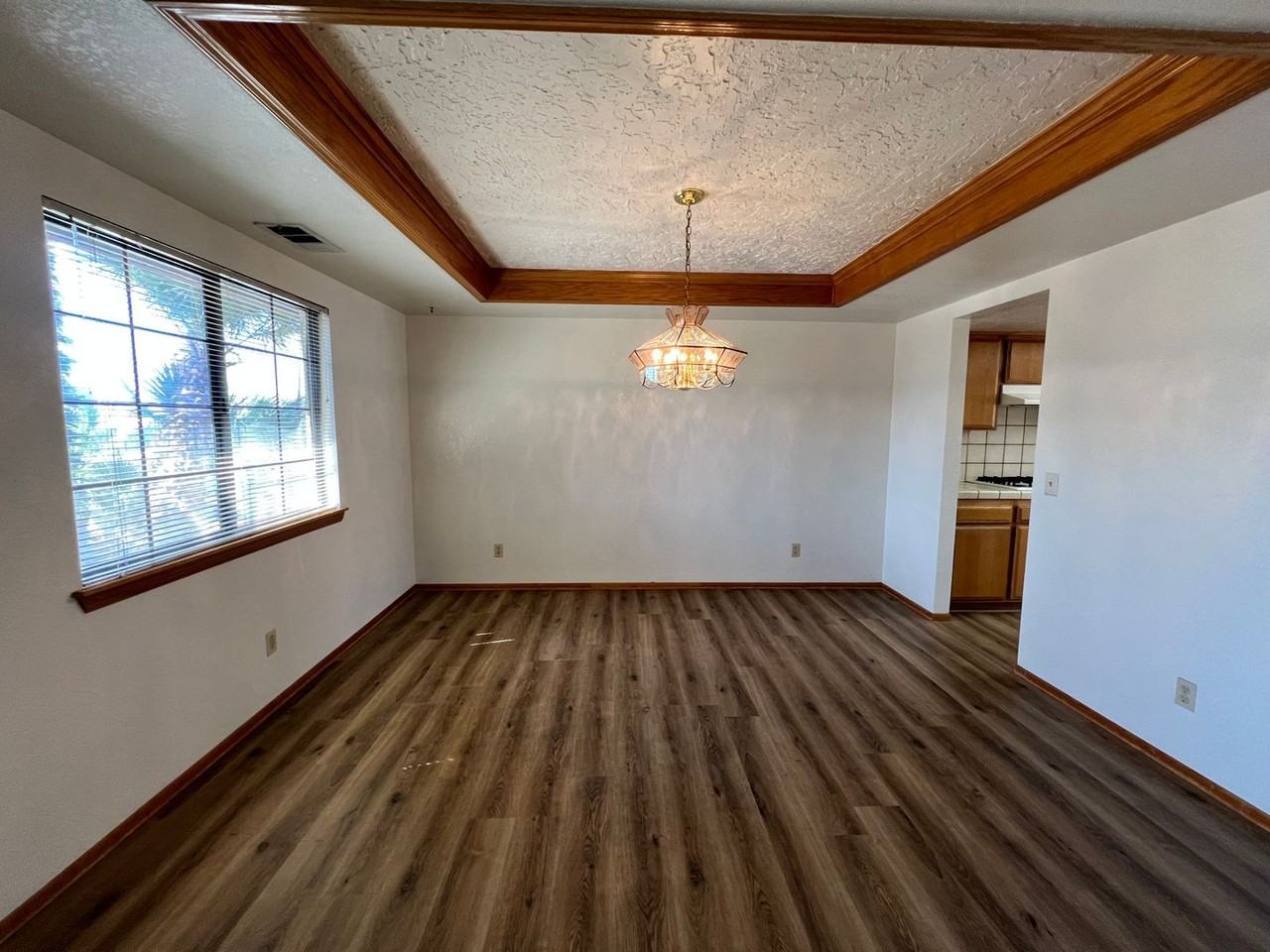 16306 Kasota Rd - Photo 3 of 32