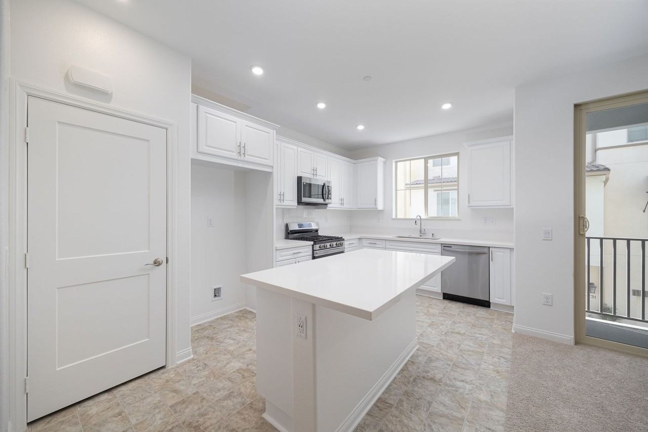 1749 Laurelwood Way - Photo 5 of 20