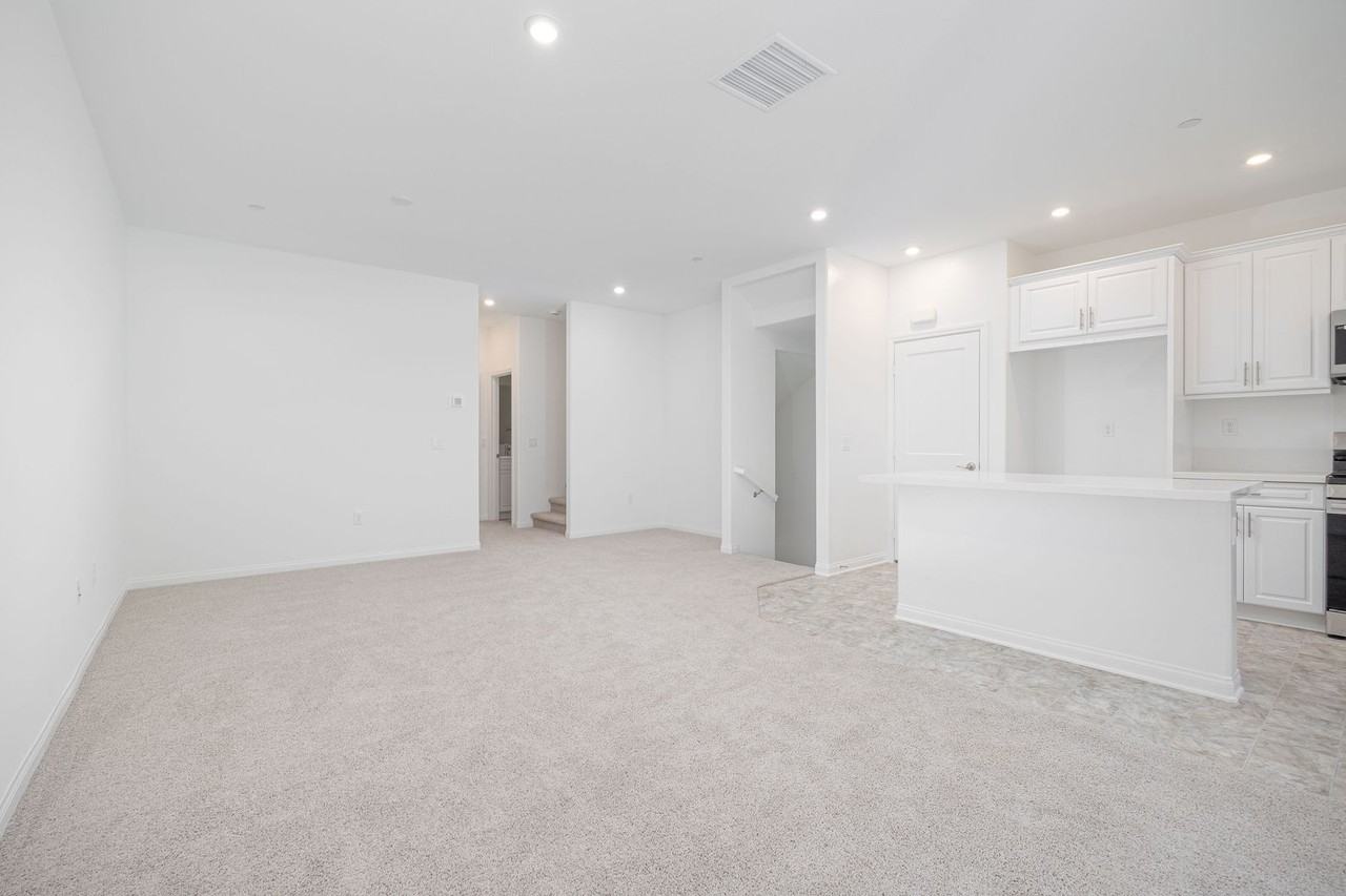 1749 Laurelwood Way - Photo 6 of 20