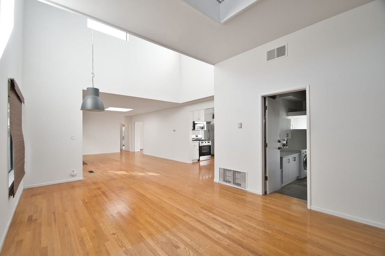 654 24th St - Photo 5 of 27