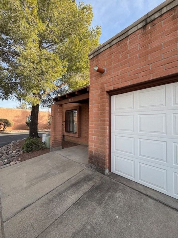 264 E Scheibe Way - Photo 2 of 24