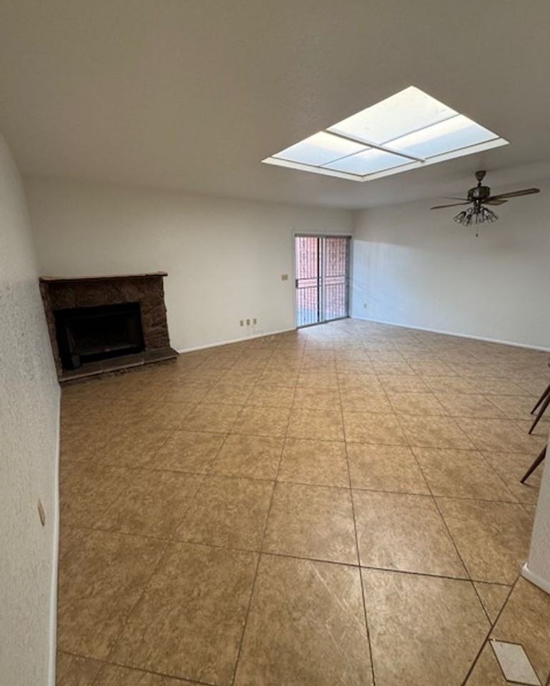 264 E Scheibe Way - Photo 4 of 24