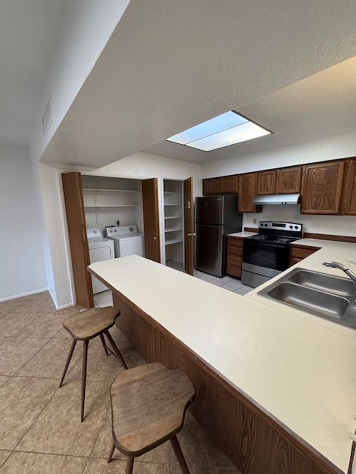 264 E Scheibe Way - Photo 6 of 24