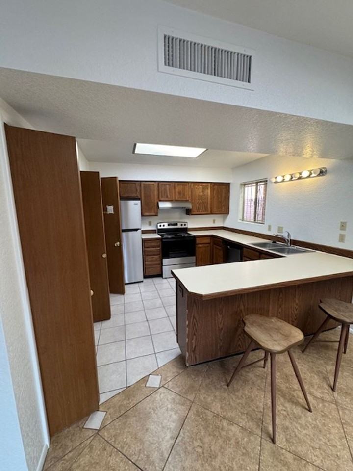 264 E Scheibe Way - Photo 7 of 24